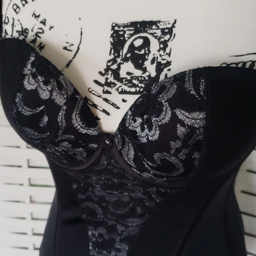 Vedette black padded bra strong adjustable lace corset 36D